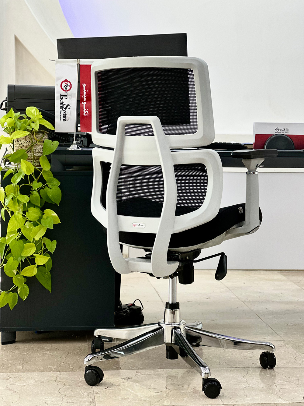 صندلی پشت توری تکنو سیستم K-70 قابل تنظیم عمق نشیمن - Image 7